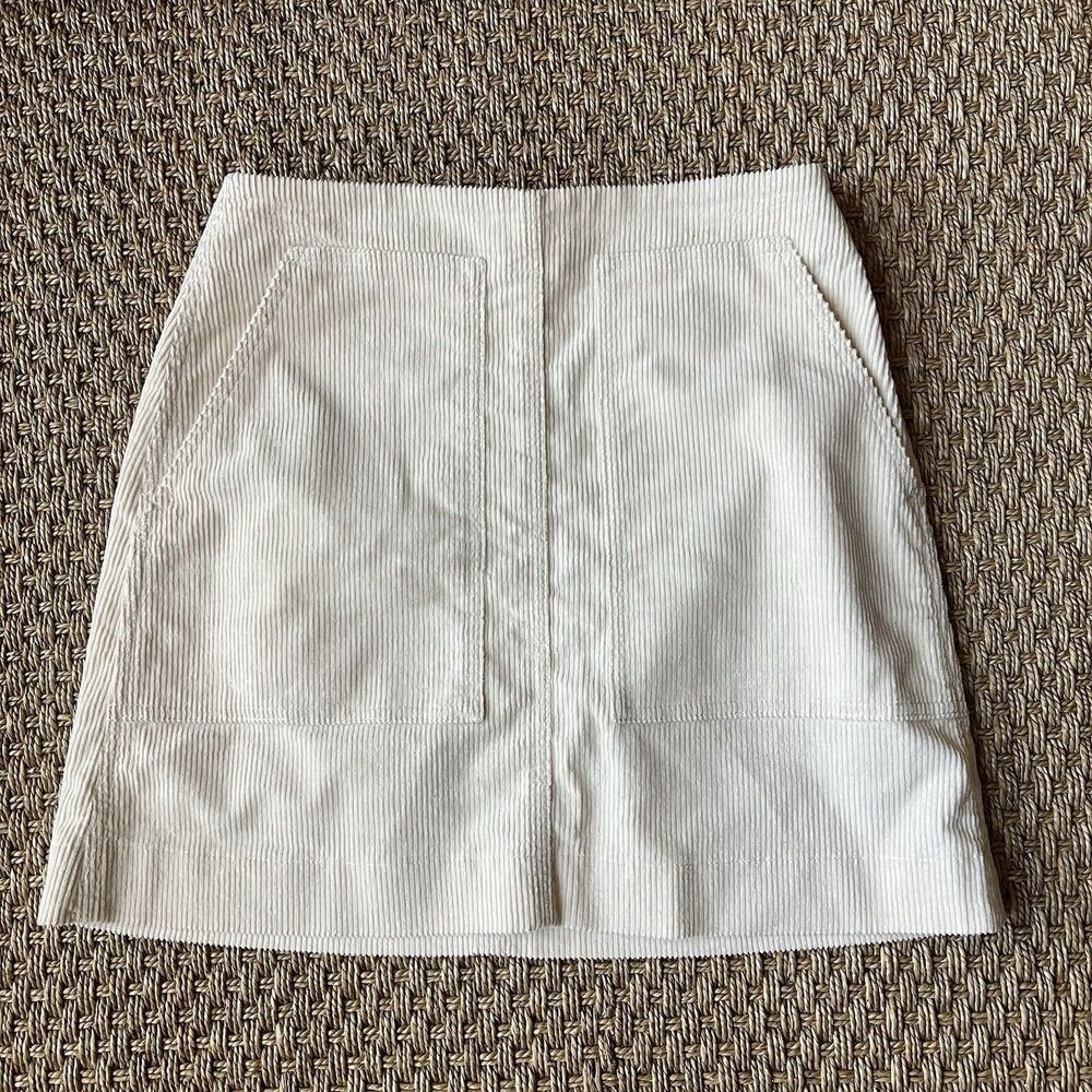 Uniqlo Mini Skirt Cream Corduroy Large Patch Pockets Vintage Style Y2K Womens 6